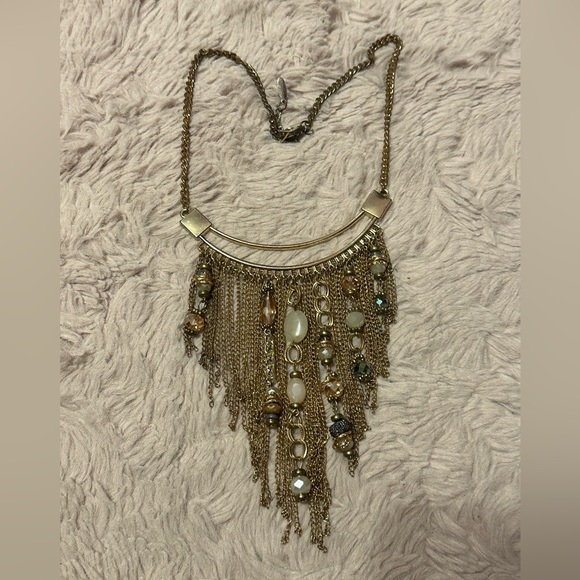 Jewelry - Gold toned necklace
